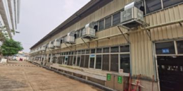 很多企業(yè)都使用工業(yè)環(huán)?？照{(diào)給廠房降溫通風